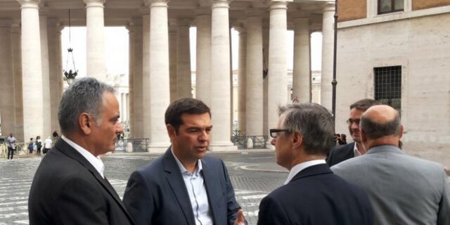 Συνάντηση Τσίπρα-Πάπα. Ποντίφικας: “Θέλουν να σώσουν τις τράπεζες, όχι τους ανθρώπους”