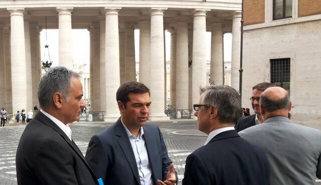 Συνάντηση Τσίπρα-Πάπα. Ποντίφικας: “Θέλουν να σώσουν τις τράπεζες, όχι τους ανθρώπους”