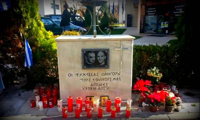 H οικογένεια Καπελώνη κάνει μήνυση κατά της Χρυσής Αυγής: “Εκμεταλλεύονται νεκρό το παιδί μας”