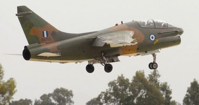 Τίτλοι τέλους για τα βομβαρδιστικά A-7 Corsair. Αποστρατεύονται στον Άραξο