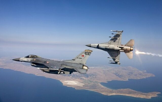 Προκαλούν και στο Αιγαίο οι Τούρκοι: Αεροσκάφη κατέβηκαν στα 500 πόδια