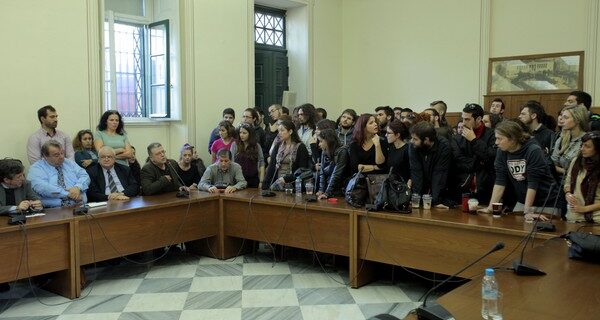 ΕΚΠΑ για τη διακοπή της συνεδρίασης της Συγκλήτου: Φοιτητές-δεσμοφύλακες
