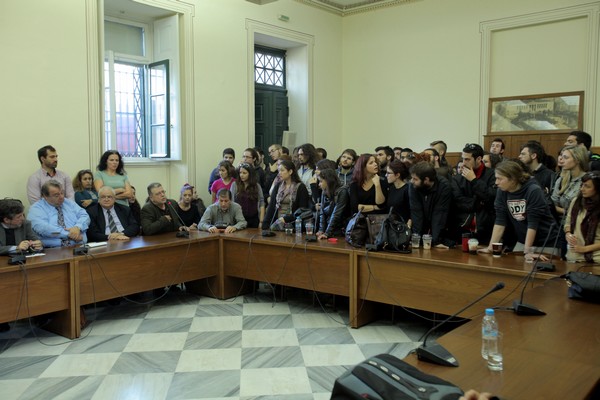 ΕΚΠΑ για τη διακοπή της συνεδρίασης της Συγκλήτου: Φοιτητές-δεσμοφύλακες