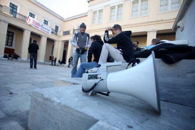 ΕΚΠΑ: Κατεπείγουσα έρευνα μετά από μήνυση Φορτσάκη για διατάραξη λειτουργίας του