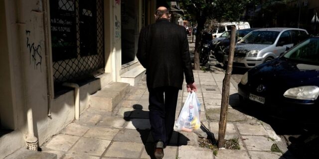 Έκθεση κόλαφος από το γραφείο προϋπολογισμού της Βουλής: Η Ελλάδα της φτώχειας και των κοινωνικών αδικιών