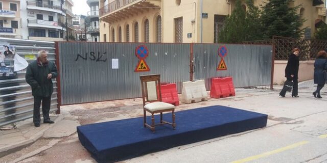 Δείτε την εξέδρα επισήμων “χαμηλών τόνων” στην Κοζάνη