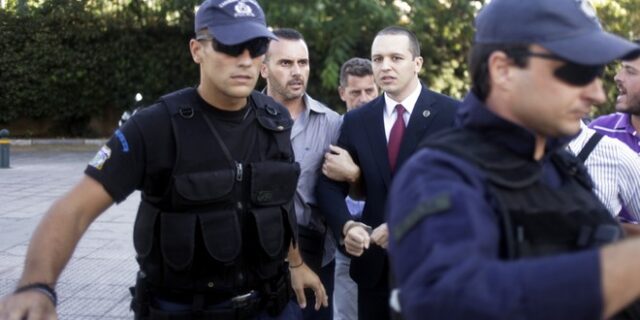 Αναβάλλεται για 12 Δεκεμβρίου η δίκη Κασιδιάρη για το χαστούκι στην Κανέλλη και το νερό στη Δούρου