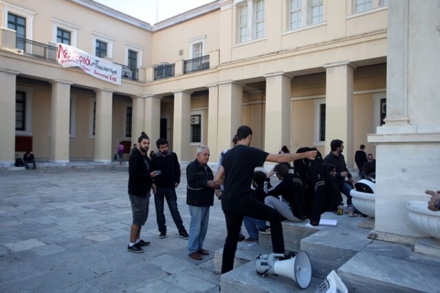 Το πόρισμα της Επιθεώρησης Εργασίας για το “κλείδωμα” του ΕΚΠΑ: Η Διοίκηση κρατούσε κλειδωμένες όλες τις πόρτες του κτιρίου