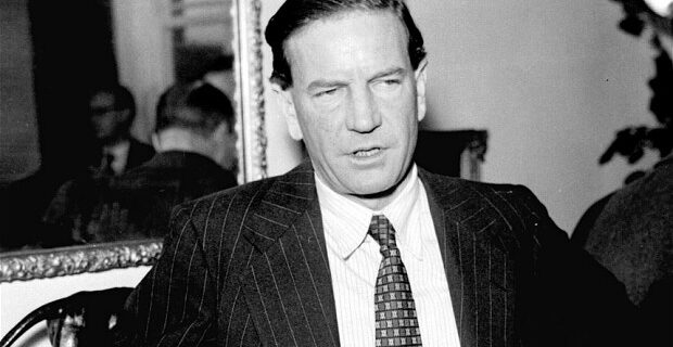 Μηχανή του Χρόνου: Ο μεγαλύτερος πράκτορας του αιώνα. Κατασκόπευσε ακόμη και τον πατέρα του!