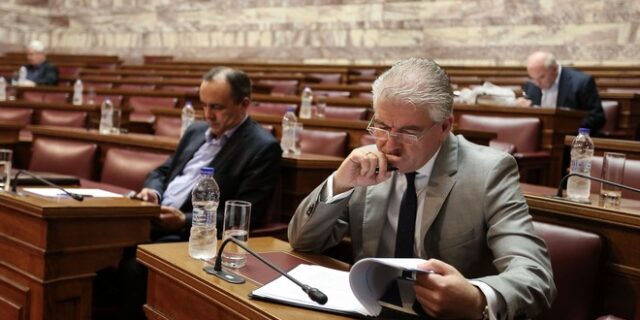 Πρόταση Λυκουρέντζου στη Βουλή: Κατώτατο αφορολόγητο για όλους