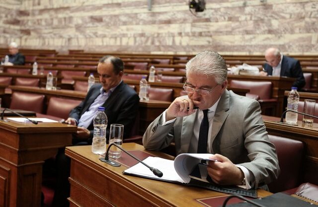 Πρόταση Λυκουρέντζου στη Βουλή: Κατώτατο αφορολόγητο για όλους