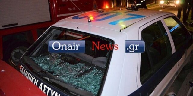 Κουκουλοφόροι έσπασαν περιπολικά στο Μεσολόγγι