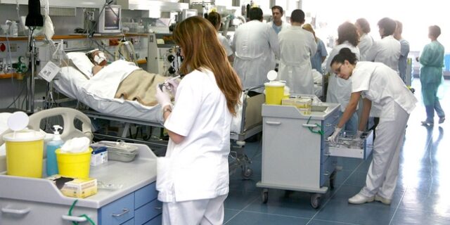 Για γέλια και για κλάματα: Νοσηλείες ανδρών με “γυναικολογικά νοσήματα” και παιδιών για “τοκετό”