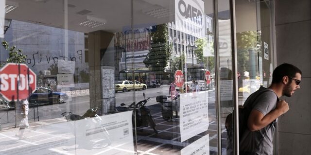 ΕΛΣΤΑΤ: Ελάχιστη υποχώρηση της ανεργίας στο 26,4% τον Ιούλιο