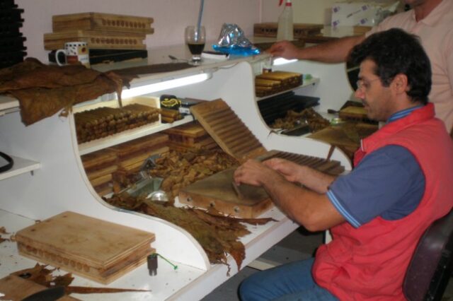 Χειροποίητα πούρα made in Greece