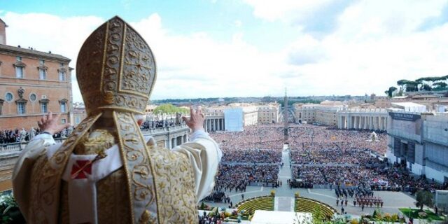 Μηχανή του Χρόνου: Από πού βγήκε η φράση “έπιασε τον Πάπα από τα @@”