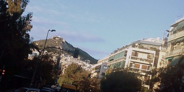 Πωλείται όπως είναι κι όσο-όσο: “Σκότωσαν” δυάρι στο Παγκράτι για 10.000 ευρώ