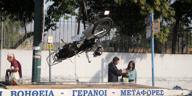 Τραγωδία στην Πέτρου Ράλλη. Όχημα έπεσε σε στάση. Δύο οι νεκροί, ένας άνδρας και μία γυναίκα
