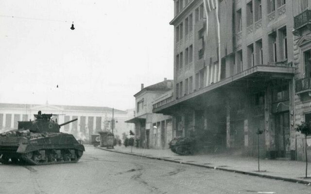 Κοραή 4: Από την Κομαντατούρ στο ΕΑΜ και από το ΕΑΜ στους Άγγλους