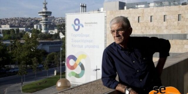 Απίστευτη φωτογραφία: Πώς υποδέχεται ο Μπουτάρης τους επισκέπτες στο γραφείο του