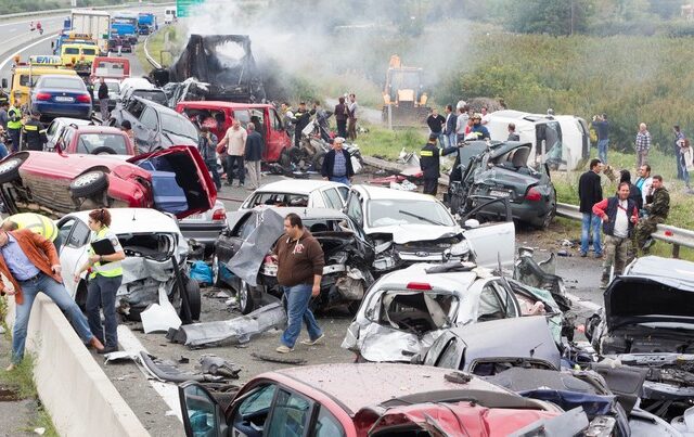 Μαρτυρία για την καραμπόλα στην Εγνατία: “Το φορτηγό πετούσε τα αυτοκίνητα σαν χαρτοπετσέτες στον αέρα”