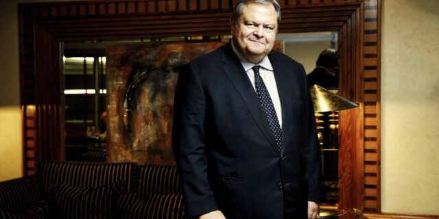 Βενιζέλος: Η Ελλάδα βρίσκεται σε οικονομικό πόλεμο