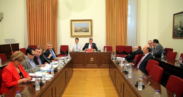 Συναγερμός για τον Έμπολα: Άμεση πρόσληψη 30 υγειονομικών