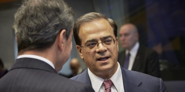 Στόχος η συμφωνία – πακέτο με τρόικα εν όψει Eurogroup