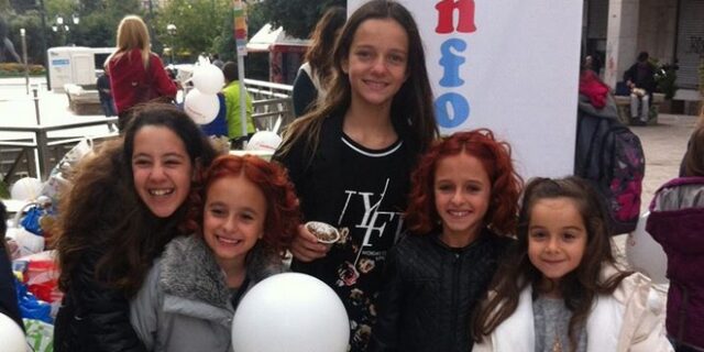 “Τα παιδιά βοηθούν παιδιά” και χαρίζουν χαμόγελα στο κέντρο της Αθήνας