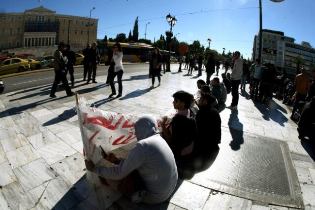 Παραμένουν οι Σύροι πρόσφυγες στο Σύνταγμα. Κάλεσμα για συγκέντρωση συμπαράστασης
