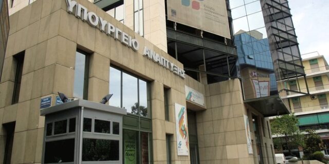 Μειώνεται η γραφειοκρατία για 897 επαγγέλματα. Καταργείται η άδεια λειτουργίας