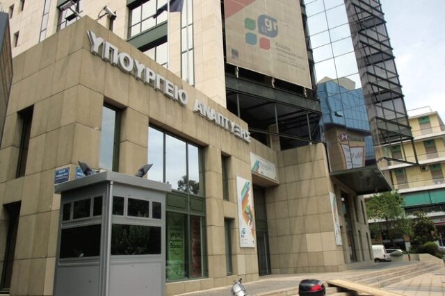 Μειώνεται η γραφειοκρατία για 897 επαγγέλματα. Καταργείται η άδεια λειτουργίας