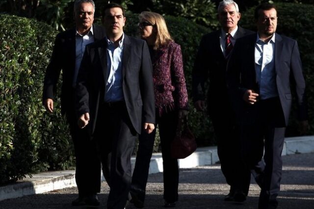 Reuters: Ο Τσίπρας “στρογγύλεψε” το λόγο του και είναι ένα βήμα πριν την εξουσία