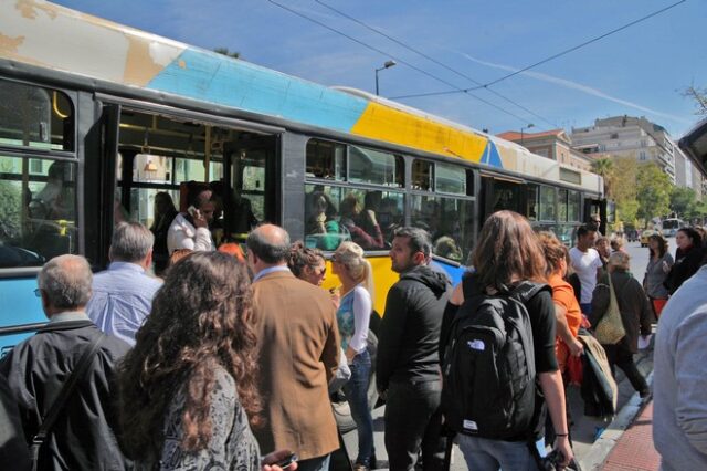 Σε ποια λεωφορεία και τρόλεϊ η επιβίβαση γίνεται πλέον από τη μπροστινή και μόνο είσοδο