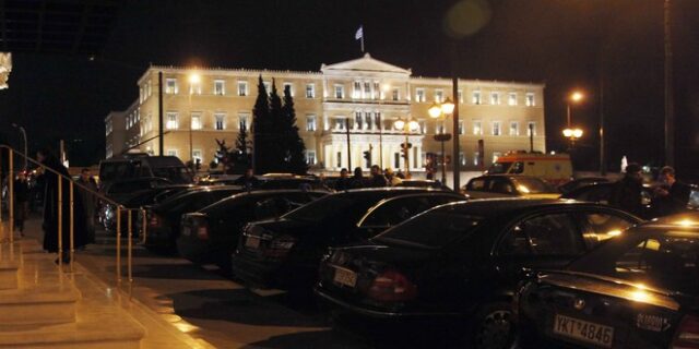 Πολυτελή ΙΧ “χρεωμένα” σε πρώην βουλευτές, πληρώνει ακόμα η Βουλή