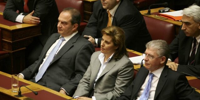 Ποιο βιβλίο θα αποτελέσει το “ευαγγέλιο” των καραμανλικών
