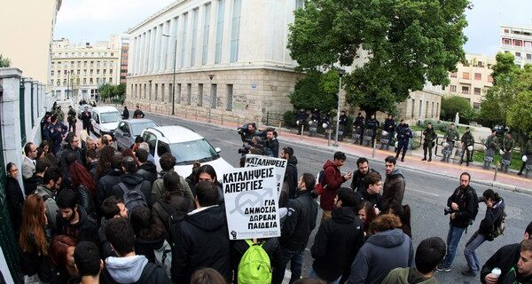 Φορτσάκης: Με απόλυτα νόμιμο τρόπο η συνεδρίαση της Συγκλήτου