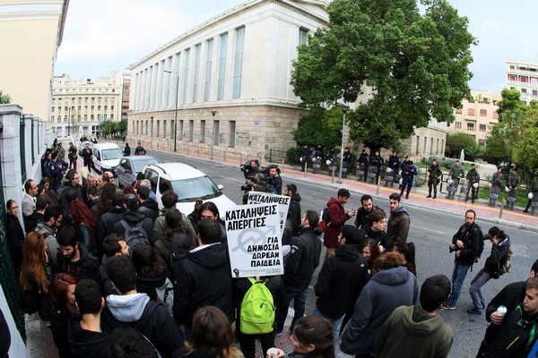 Φορτσάκης: Με απόλυτα νόμιμο τρόπο η συνεδρίαση της Συγκλήτου