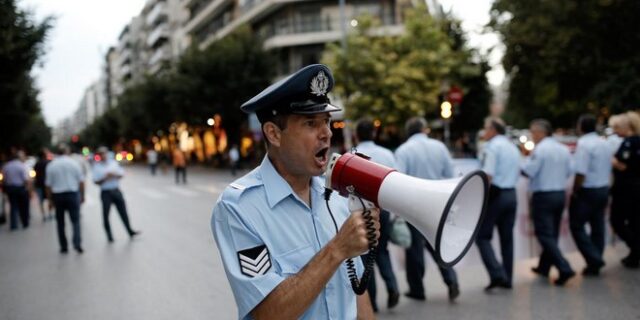 Καρότο μετά το μαστίγιο στους ένστολους. Ευνοϊκές διατάξεις για την συνταξιοδότηση τους