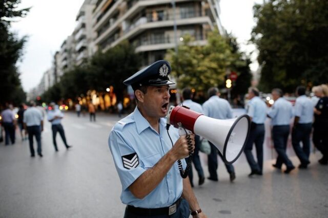 Καρότο μετά το μαστίγιο στους ένστολους. Ευνοϊκές διατάξεις για την συνταξιοδότηση τους