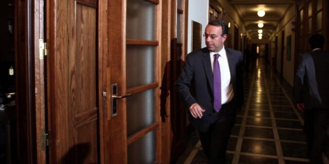 Η χώρα βήμα – βήμα βγαίνει από την κρίση, λέει ο Σταϊκούρας