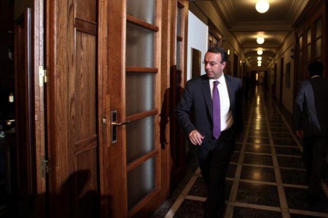 Η χώρα βήμα – βήμα βγαίνει από την κρίση, λέει ο Σταϊκούρας