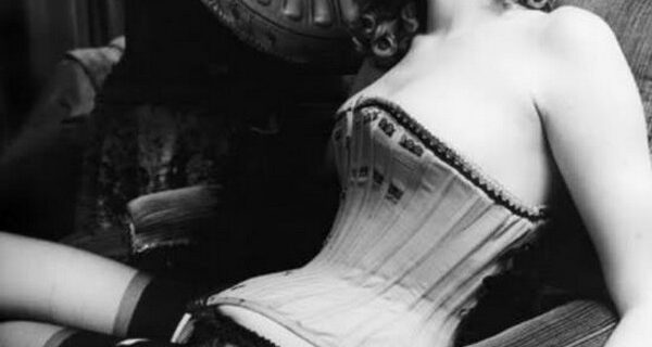 Μηχανή του Χρόνου: Oι γκαρσονιέρες – φιγιέρες των οργίων του 1933 και οι γυναίκες – νυμφομανείς