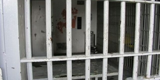 Το άκρον άωτον της κρατικής ασυνεννοησίας. Κρατούν για μήνες στη φυλακή τον λάθος άνθρωπο