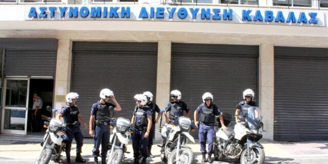 Έκλεψαν αστυνομικό μέσα στο τμήμα