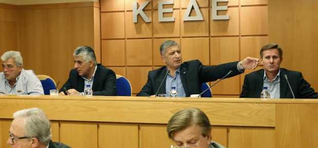 “Γαλάζιοι” δήμαρχοι κατά Μητσοτάκη για επανέλεγχο, αξιολόγηση – Υιοθετούν τις απόψεις του ΣΥΡΙΖΑ