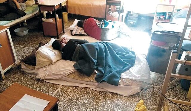 Εικόνες ντροπής στο νοσοκομείο Κορυδαλλού. Αφήνουν ανθρώπους να πεθάνουν. Φόβοι για επιδημίες