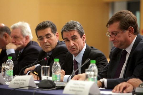Λιγότερη ύλη και νέα βιβλία στο Δημοτικό. Στα ΑΕΙ το μπαλάκι για τις μετεγγραφές