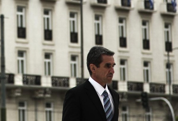 Λοβέρδος στο Twitter. Αναζητούμε 1.500 αναπληρωτές δίχως να έχουμε θέσεις. Θα τους βρούμε. Όσο και αν μας χτυπούν