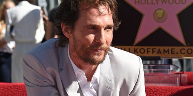 Ο Μάθιου ΜακΚόναχεϊ αποκτά το άστρο του στο Hollywood Walk of Fame
